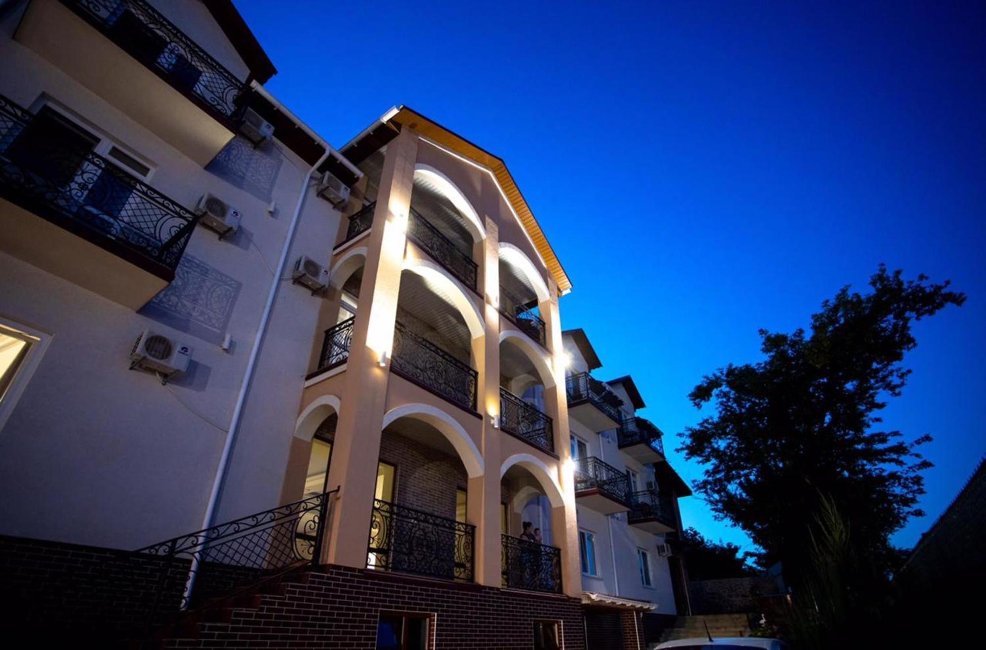 Готель River House Umanʼ Eksteriør bilde
